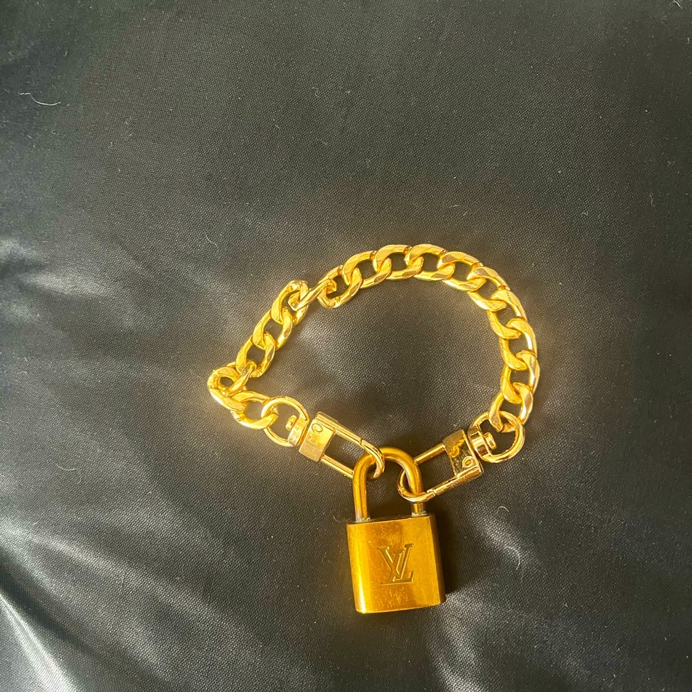 LV Lock #318